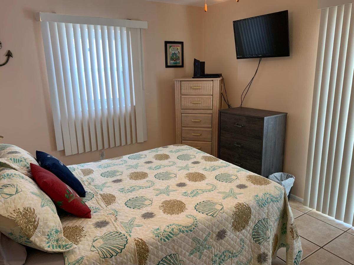 Michaels -Beachside Bungalows St. Pete Beach Bagian luar foto