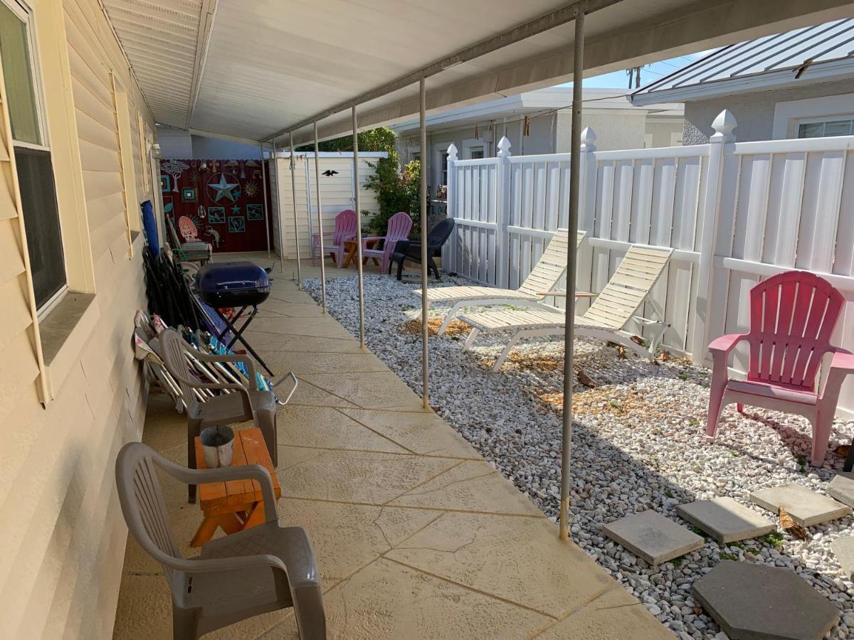 Michaels -Beachside Bungalows St. Pete Beach Bagian luar foto